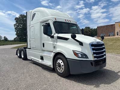 Freightliner Cascadia 126 Sleeper Semi Truck - 72" Integral Sleeper, 400HP, 12 Speed Automatic