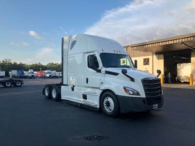 Freightliner T12664ST Sleeper Semi Truck - 72" Integral Sleeper, 455HP, 12 Speed Automatic