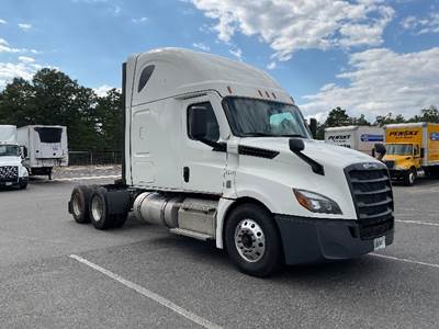 Freightliner Cascadia 126 Sleeper Semi Truck - 72" Integral Sleeper, 455HP, 12 Speed Automatic