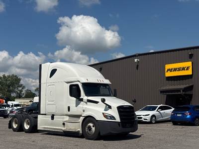 Freightliner Cascadia 126 Sleeper Semi Truck - 72" Integral Sleeper, Cummins 450HP, 13 Speed Automatic