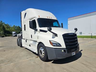 Freightliner Cascadia 126 Sleeper Semi Truck - 72" Integral Sleeper, 455HP, 12 Speed Automatic