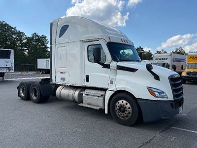Freightliner Cascadia 126 Sleeper Semi Truck - 72" Integral Sleeper, 455HP, 12 Speed Automatic