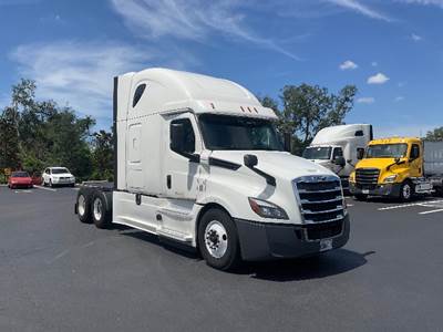 Freightliner Cascadia 126 Sleeper Semi Truck - 72" Integral Sleeper, Cummins 450HP, 13 Speed Automatic