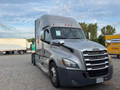 Freightliner Cascadia 126 Sleeper Semi Truck - 72" Integral Sleeper, 505HP, 12 Speed Automatic