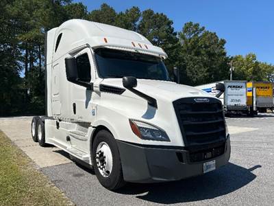 Freightliner Cascadia 126 Sleeper Semi Truck - 72" Integral Sleeper, Cummins 450HP, 13 Speed Automatic