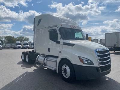Freightliner Cascadia 126 Sleeper Semi Truck - 72" Integral Sleeper, 455HP, 12 Speed Automatic