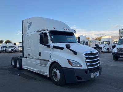 Freightliner Cascadia 126 Sleeper Semi Truck - 72" Integral Sleeper, 455HP, 12 Speed Automatic