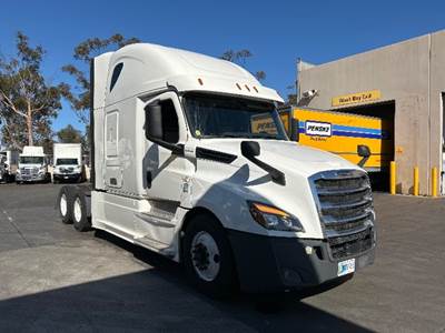 Freightliner Cascadia 126 Sleeper Semi Truck - 72" Integral Sleeper, 455HP, 12 Speed Automatic