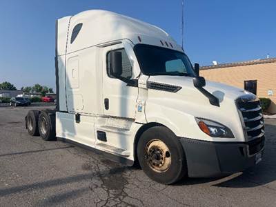 Freightliner Cascadia 126 Sleeper Semi Truck - 72" Integral Sleeper, 455HP, 12 Speed Automatic