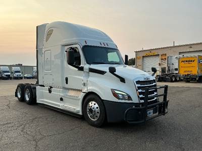 Freightliner Cascadia 126 Sleeper Semi Truck - 72" Integral Sleeper, 400HP, 12 Speed Automatic