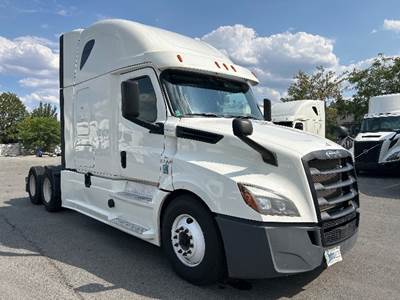Freightliner Cascadia 126 Sleeper Semi Truck - 72" Integral Sleeper, Cummins 450HP, 13 Speed Automatic