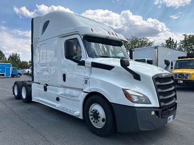 Freightliner Cascadia 126 Sleeper Semi Truck - 72" Integral Sleeper, Cummins 450HP, 13 Speed Automatic