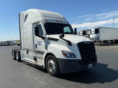 Freightliner Cascadia 126 Sleeper Semi Truck - 72" Integral Sleeper, 455HP, 12 Speed Automatic