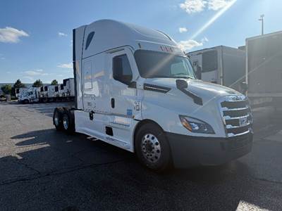 Freightliner Cascadia 126 Sleeper Semi Truck - 72" Integral Sleeper, 455HP, 12 Speed Automatic
