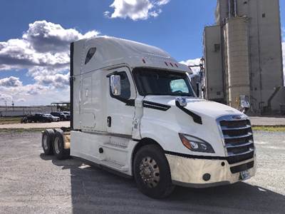 Freightliner Cascadia 126 Sleeper Semi Truck - 60" Integral Sleeper, Cummins 565HP, 13 Speed Manual