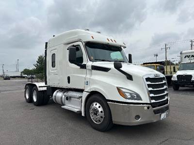 Freightliner Cascadia 126 Sleeper Semi Truck - 60" Integral Sleeper, 455HP, 12 Speed Automatic