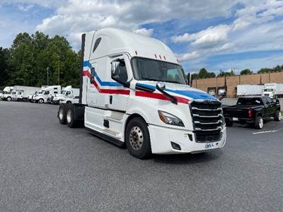 Freightliner Cascadia 126 Sleeper Semi Truck - 72" Integral Sleeper, 400HP, 12 Speed Automatic