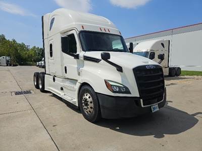 Freightliner Cascadia 126 Sleeper Semi Truck - 72" Integral Sleeper, 455HP, 12 Speed Automatic