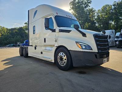 Freightliner Cascadia 126 Sleeper Semi Truck - 72" Integral Sleeper, 455HP, 12 Speed Automatic