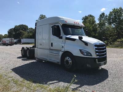 Freightliner Cascadia 126 Sleeper Semi Truck - 72" Integral Sleeper, 455HP, 10 Speed Manual