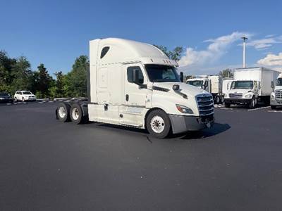 Freightliner Cascadia 126 Sleeper Semi Truck - 72" Integral Sleeper, 455HP, 12 Speed Automatic
