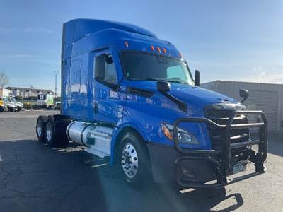 Freightliner Cascadia 126 Sleeper Semi Truck - 60" Integral Sleeper, 455HP, 12 Speed Automatic