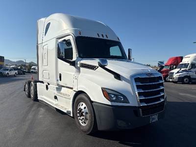 Freightliner Cascadia 126 Sleeper Semi Truck - 72" Integral Sleeper, 455HP, 12 Speed Automatic