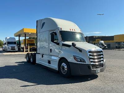 Freightliner Cascadia 126 Sleeper Semi Truck - 72" Integral Sleeper, 400HP, 12 Speed Automatic