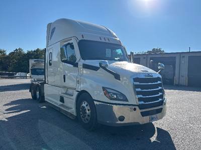 Freightliner Cascadia 126 Sleeper Semi Truck - 72" Integral Sleeper, 475HP, 12 Speed Automatic
