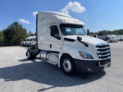 Freightliner Cascadia 126 Single Axle Sleeper Semi Truck - 60" Integral Sleeper, 455HP, 10 Speed Manual
