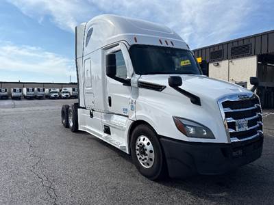 Freightliner Cascadia 126 Sleeper Semi Truck - 72" Integral Sleeper, 455HP, 12 Speed Automatic