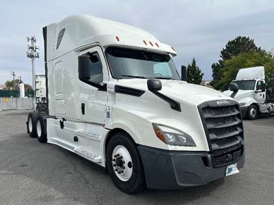 Freightliner Cascadia 126 Sleeper Semi Truck - 72" Integral Sleeper, Cummins 450HP, 13 Speed Automatic
