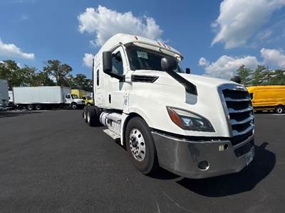Freightliner Cascadia 126 Sleeper Semi Truck - 60" Integral Sleeper, 455HP, 12 Speed Automatic