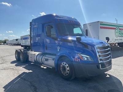 Freightliner Cascadia 126 Sleeper Semi Truck - 60" Integral Sleeper, 475HP, 12 Speed Automatic