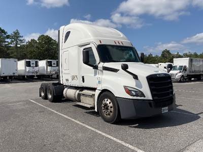 Freightliner Cascadia 126 Sleeper Semi Truck - 72" Integral Sleeper, 455HP, 12 Speed Automatic