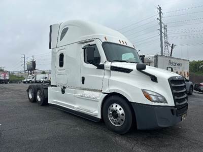Freightliner Cascadia 126 Sleeper Semi Truck - 72" Integral Sleeper, 455HP, 12 Speed Automatic