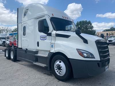 Freightliner Cascadia 126 Sleeper Semi Truck - 72" Integral Sleeper, 455HP, 12 Speed Automatic