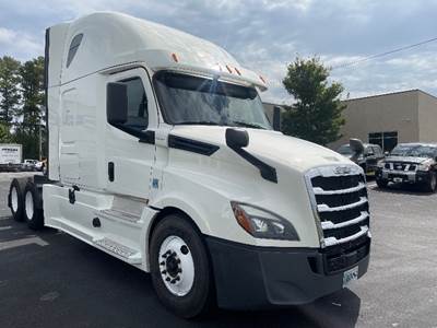 Freightliner Cascadia 126 Sleeper Semi Truck - 72" Integral Sleeper, Cummins 450HP, 13 Speed Automatic