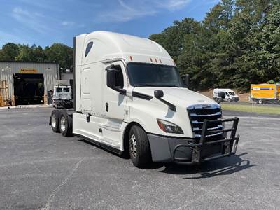 Freightliner Cascadia 126 Sleeper Semi Truck - 72" Integral Sleeper, 400HP, 12 Speed Automatic