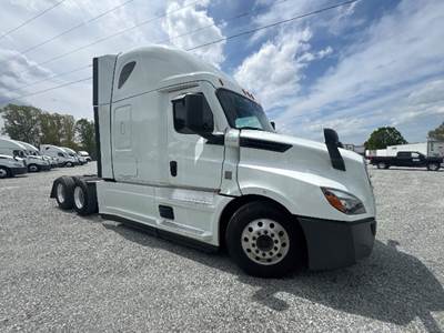 Freightliner Cascadia 126 Sleeper Semi Truck - 72" Integral Sleeper, 400HP, 12 Speed Automatic