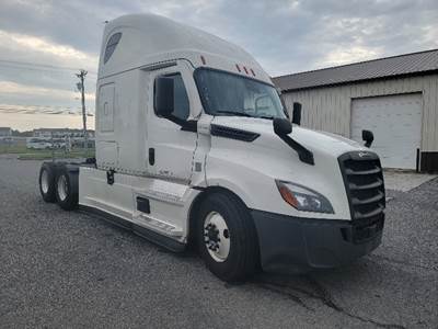 Freightliner Cascadia 126 Sleeper Semi Truck - 72" Integral Sleeper, 455HP, 12 Speed Automatic