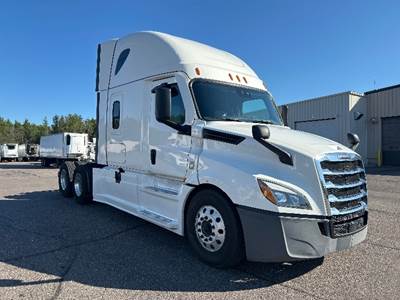 Freightliner Cascadia 126 Sleeper Semi Truck - 72" Integral Sleeper, 475HP, 12 Speed Automatic