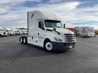 Freightliner Cascadia 126 Sleeper Semi Truck - 72" Integral Sleeper, 455HP, 12 Speed Automatic