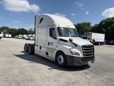 Freightliner Cascadia 126 Sleeper Semi Truck - 72" Integral Sleeper, 455HP, 12 Speed Automatic