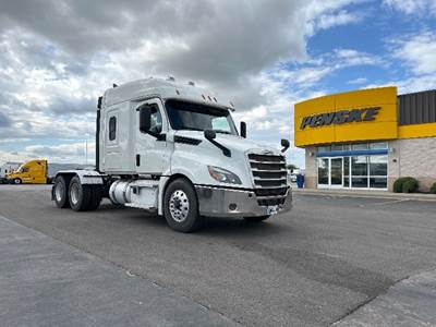 Freightliner Cascadia 126 Sleeper Semi Truck - 60" Integral Sleeper, 455HP, 12 Speed Automatic