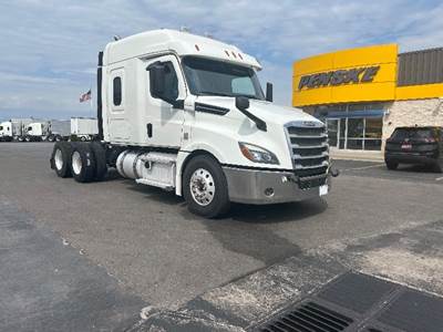 Freightliner Cascadia 126 Sleeper Semi Truck - 60" Integral Sleeper, 455HP, 12 Speed Automatic