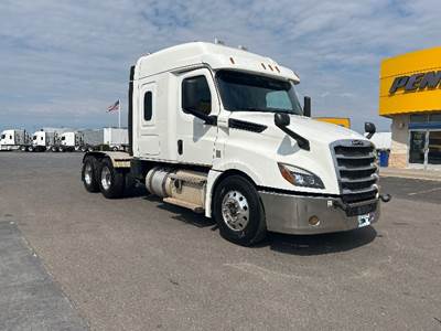 Freightliner Cascadia 126 Sleeper Semi Truck - 60" Integral Sleeper, 455HP, 12 Speed Automatic