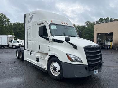 Freightliner Cascadia 126 Sleeper Semi Truck - 72" Integral Sleeper, 455HP, 12 Speed Automatic