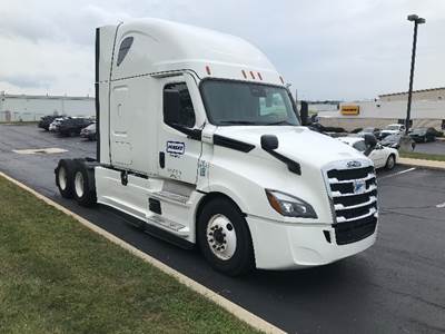 Freightliner Cascadia 126 Sleeper Semi Truck - 72" Integral Sleeper, 455HP, 12 Speed Automatic