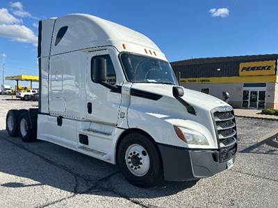 Freightliner Cascadia 126 Sleeper Semi Truck - 72" Integral Sleeper, 455HP, 12 Speed Automatic